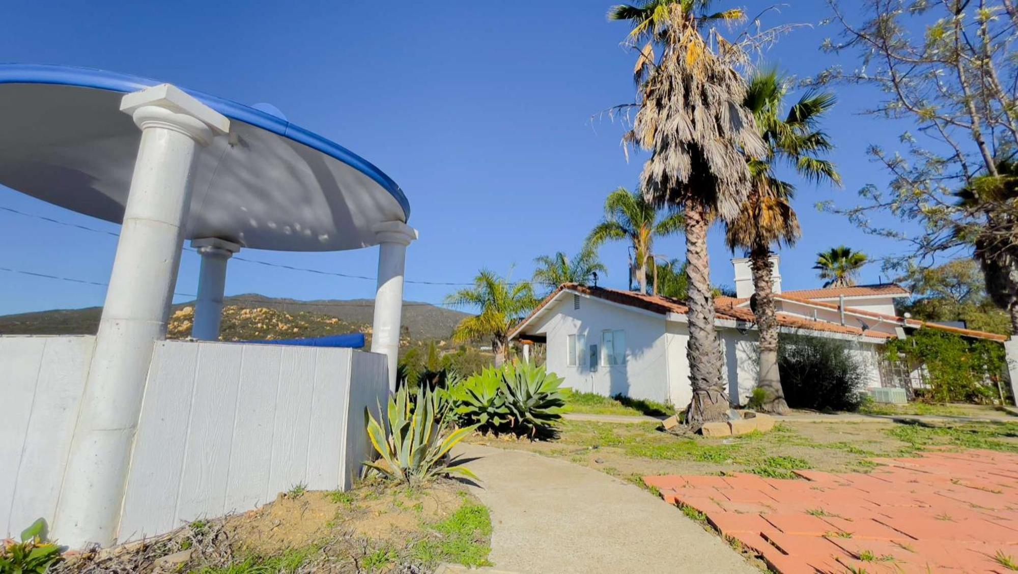 Private Home On 10 Acres - Heated Salt Pool & Jacuzzi, Mountain & City Views, Horseshoes, Basketball, Bbq, Golf Putting, Foosball, Croquet, Bose Stereo, White Cotton Bedding - Hilltop Hacienda, Pool Heat Optional Jamul Eksteriør bilde