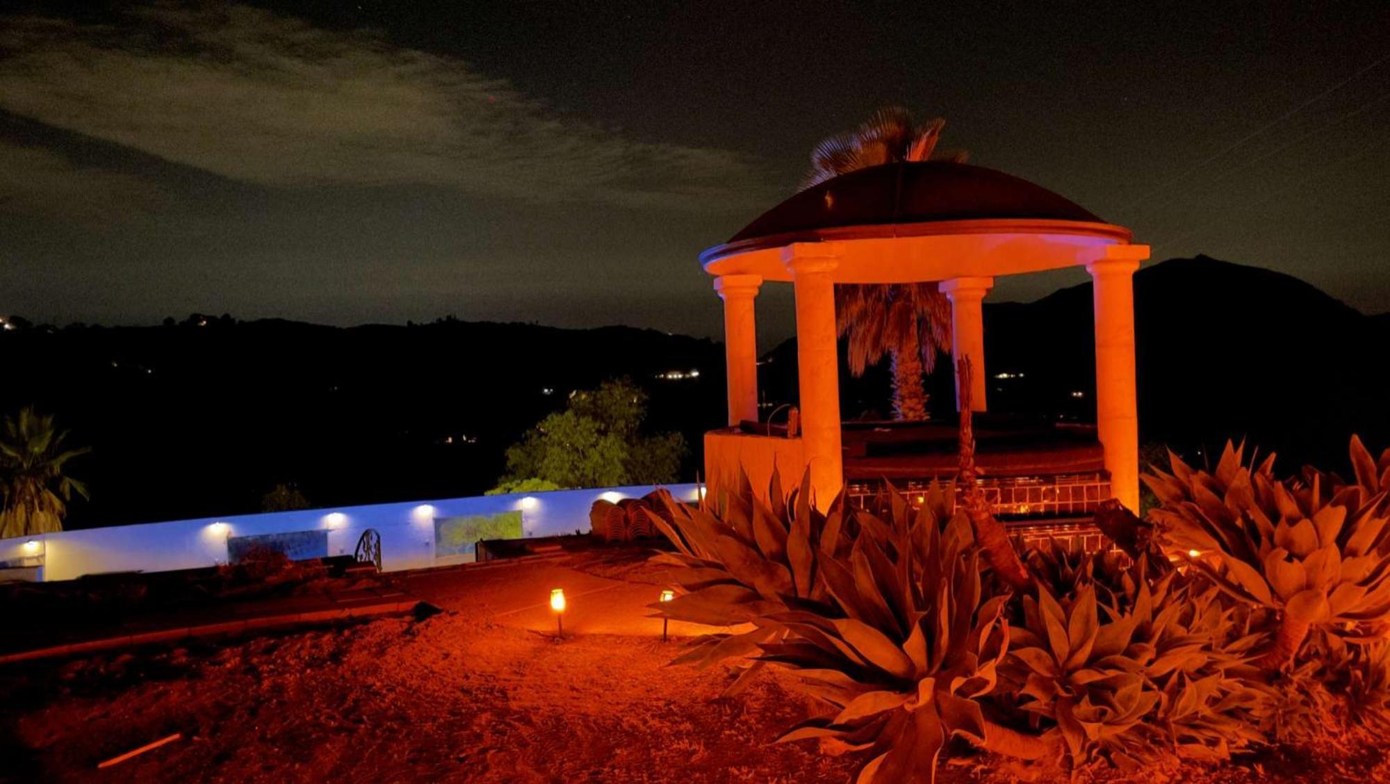 Private Home On 10 Acres - Heated Salt Pool & Jacuzzi, Mountain & City Views, Horseshoes, Basketball, Bbq, Golf Putting, Foosball, Croquet, Bose Stereo, White Cotton Bedding - Hilltop Hacienda, Pool Heat Optional Jamul Eksteriør bilde