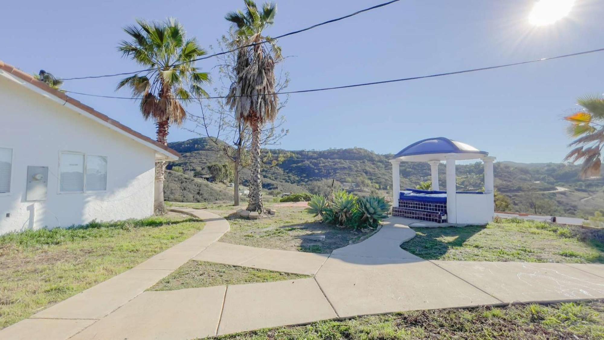 Private Home On 10 Acres - Heated Salt Pool & Jacuzzi, Mountain & City Views, Horseshoes, Basketball, Bbq, Golf Putting, Foosball, Croquet, Bose Stereo, White Cotton Bedding - Hilltop Hacienda, Pool Heat Optional Jamul Eksteriør bilde