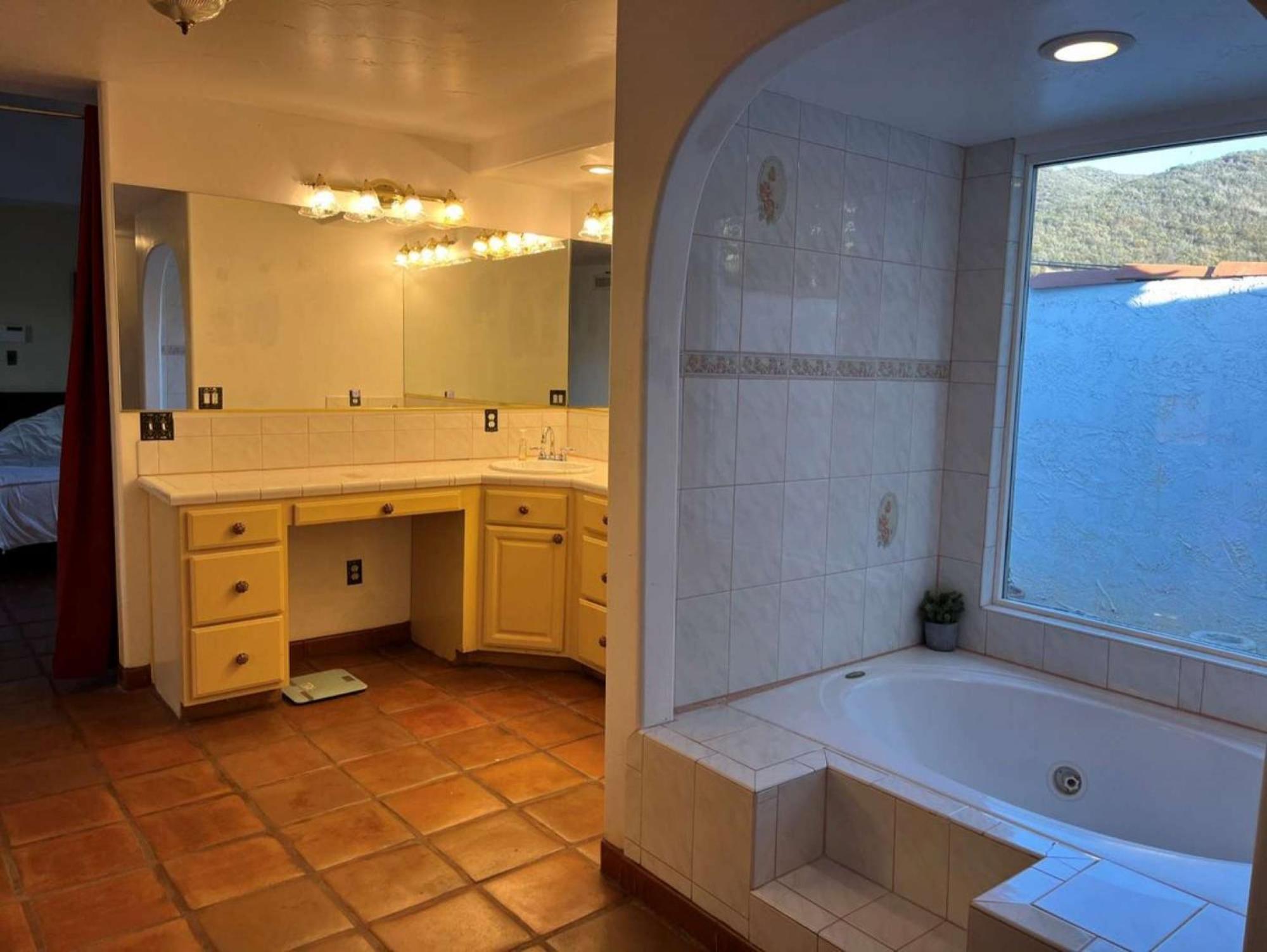 Private Home On 10 Acres - Heated Salt Pool & Jacuzzi, Mountain & City Views, Horseshoes, Basketball, Bbq, Golf Putting, Foosball, Croquet, Bose Stereo, White Cotton Bedding - Hilltop Hacienda, Pool Heat Optional Jamul Eksteriør bilde