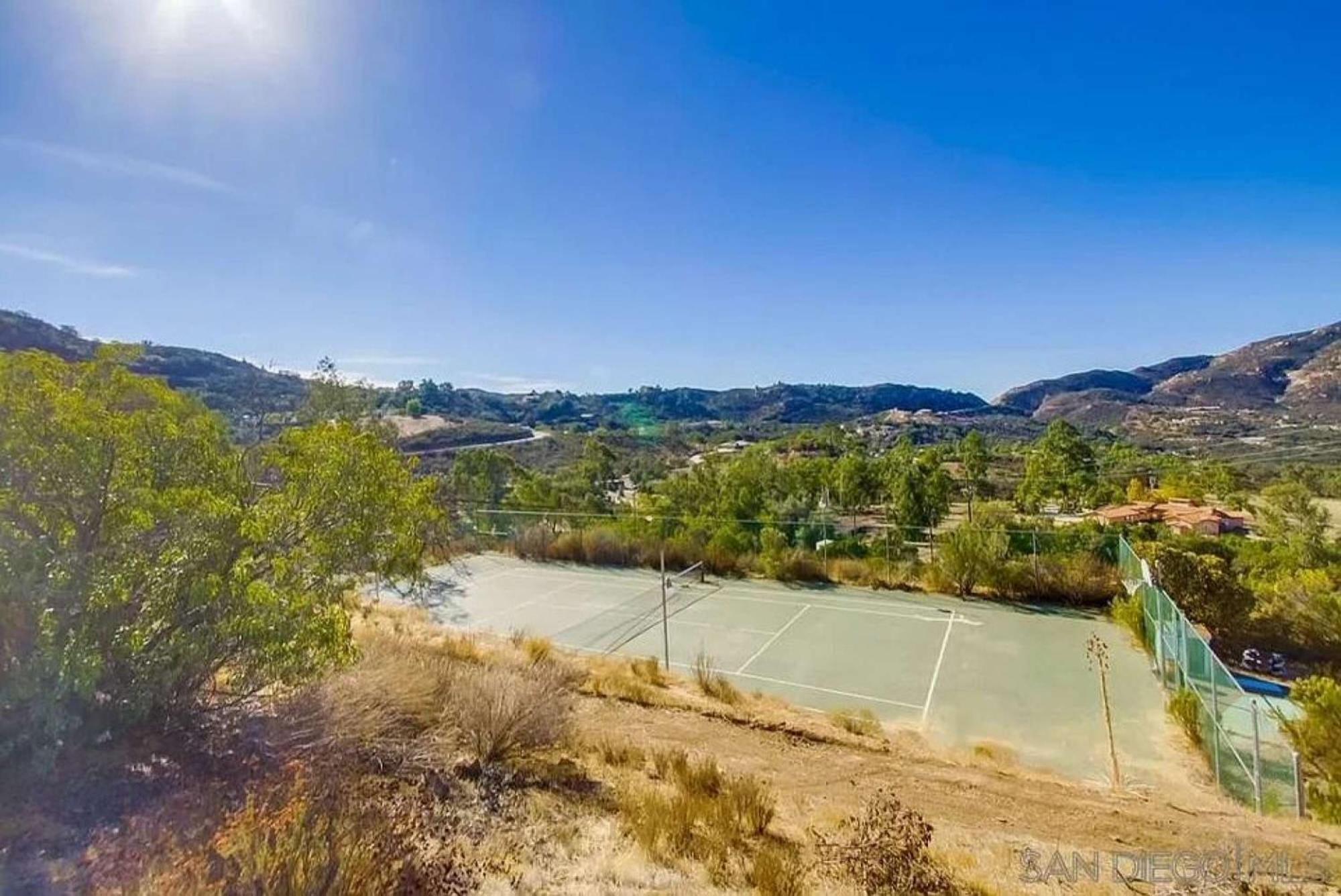 Private Home On 10 Acres - Heated Salt Pool & Jacuzzi, Mountain & City Views, Horseshoes, Basketball, Bbq, Golf Putting, Foosball, Croquet, Bose Stereo, White Cotton Bedding - Hilltop Hacienda, Pool Heat Optional Jamul Eksteriør bilde