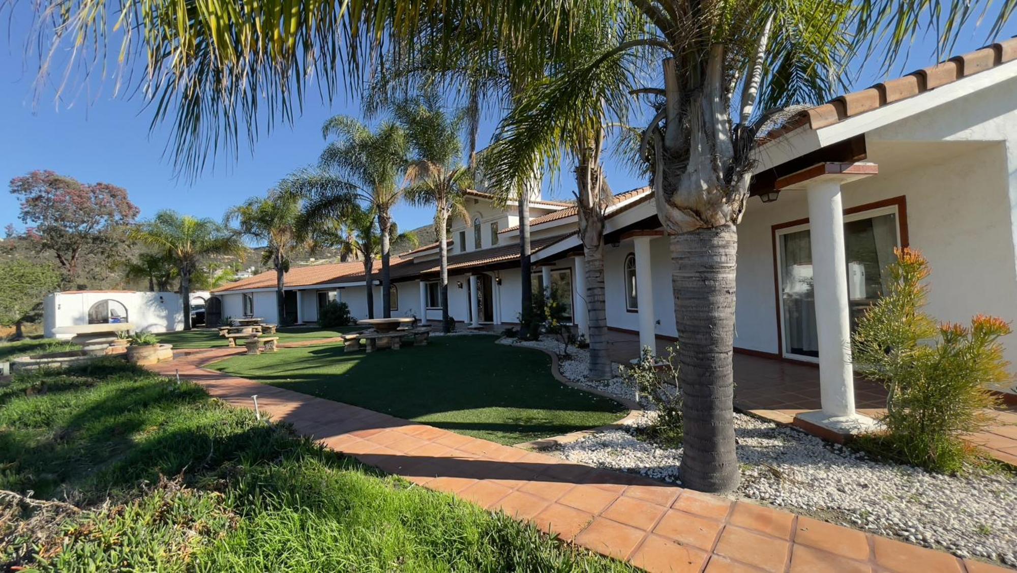 Private Home On 10 Acres - Heated Salt Pool & Jacuzzi, Mountain & City Views, Horseshoes, Basketball, Bbq, Golf Putting, Foosball, Croquet, Bose Stereo, White Cotton Bedding - Hilltop Hacienda, Pool Heat Optional Jamul Eksteriør bilde
